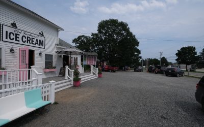 Savoring Summers at Scoop Deck: A Sweet Tradition in Wells, Maine
