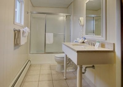 Room 17 Bath